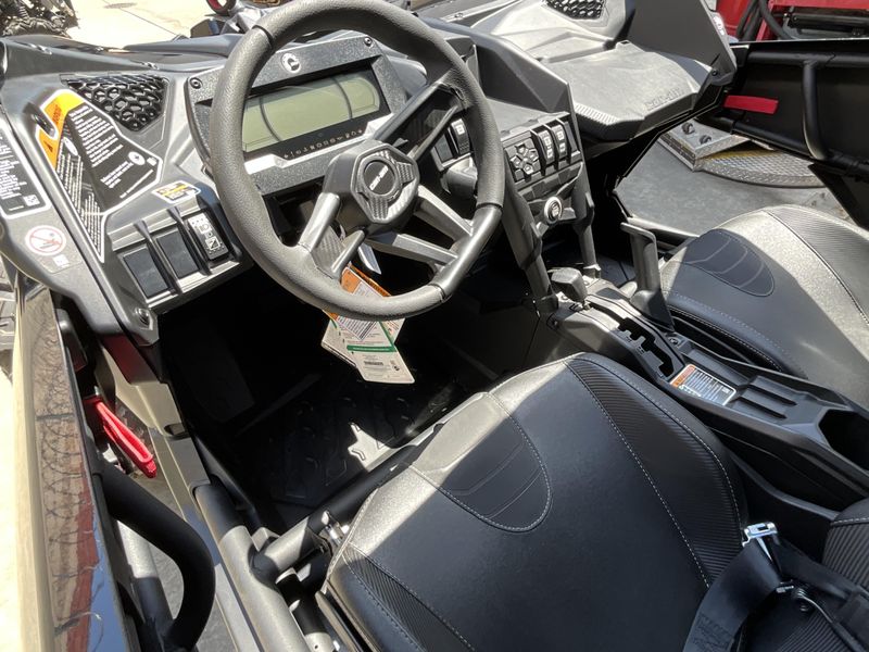 2025 Can-Am MAVERICK X3 MAX XRS 72 TURBO RR Image 9