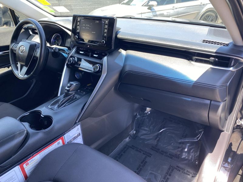 Used 2021 Toyota Venza LEImage 9