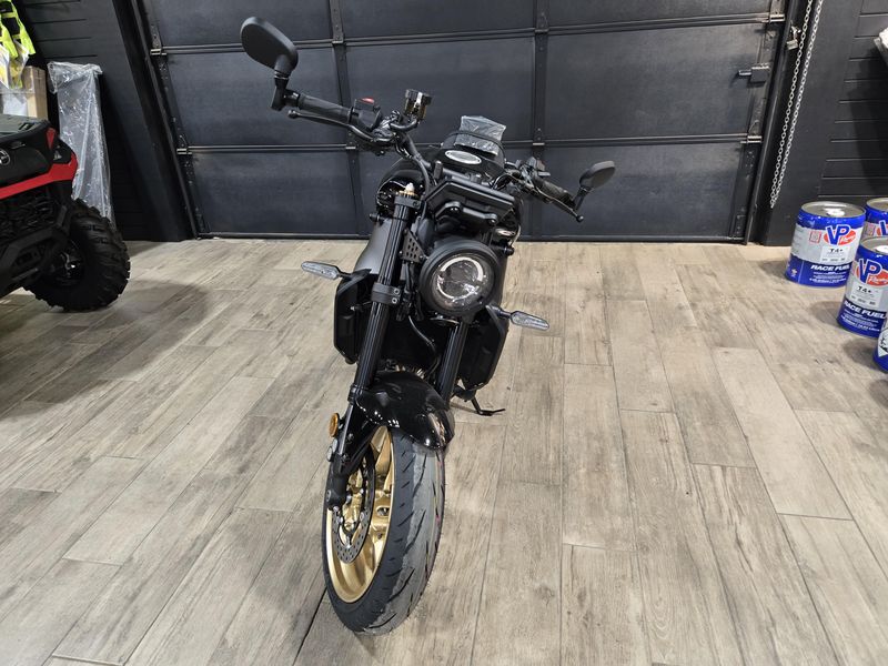 New 2025 Yamaha XSR900 RAVEN Image 8