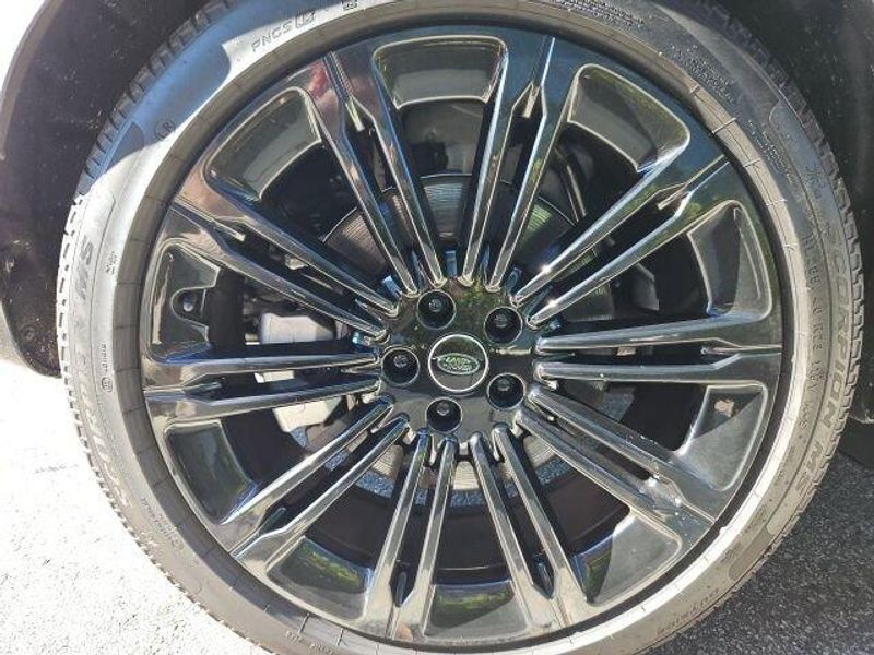 Used 2025 Land Rover Range Rover SE