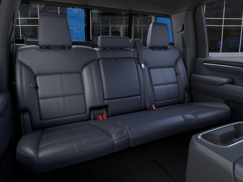 2025 Chevrolet Silverado 2500HD High CountryImage 17