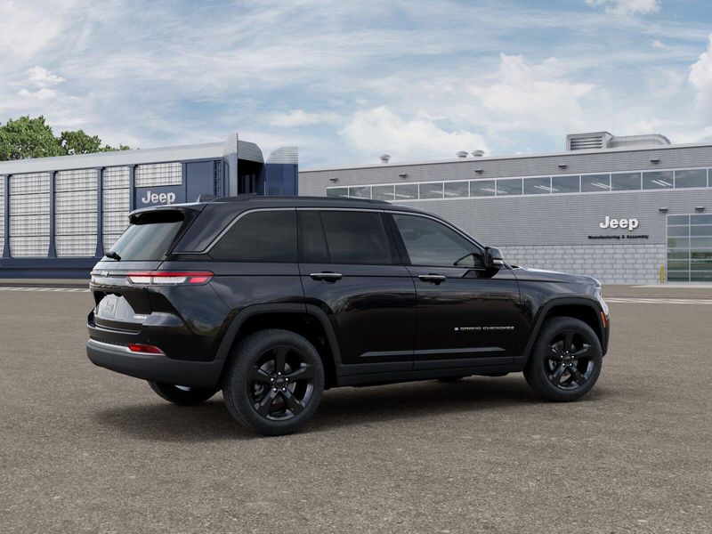 New 2026 Jeep Grand Cherokee Limited 4x4Image 4