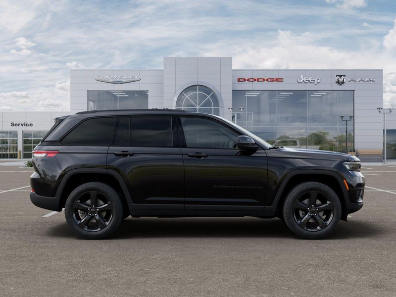 New 2025 Jeep Grand Cherokee Altitude X 4x2Image 46