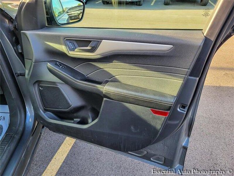 2022 Ford Escape SE photo 25
