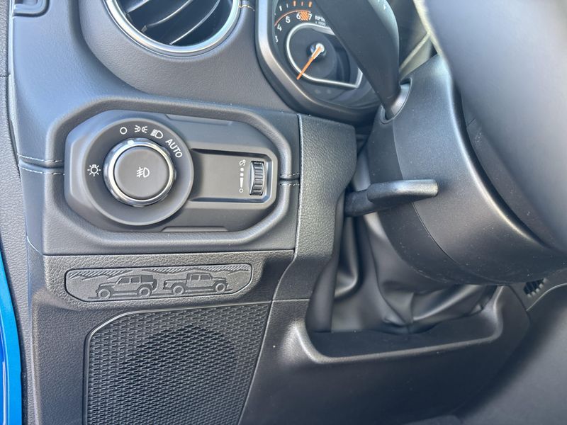 New 2026 Jeep Wrangler 4-door SaharaImage 32