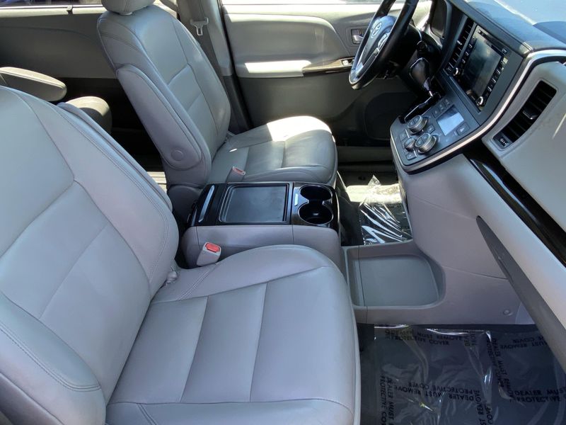Used 2020 Toyota Sienna XLEImage 10