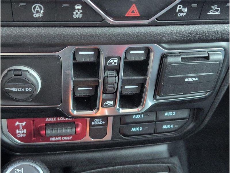 Used 2024 Jeep Wrangler WillysImage 17