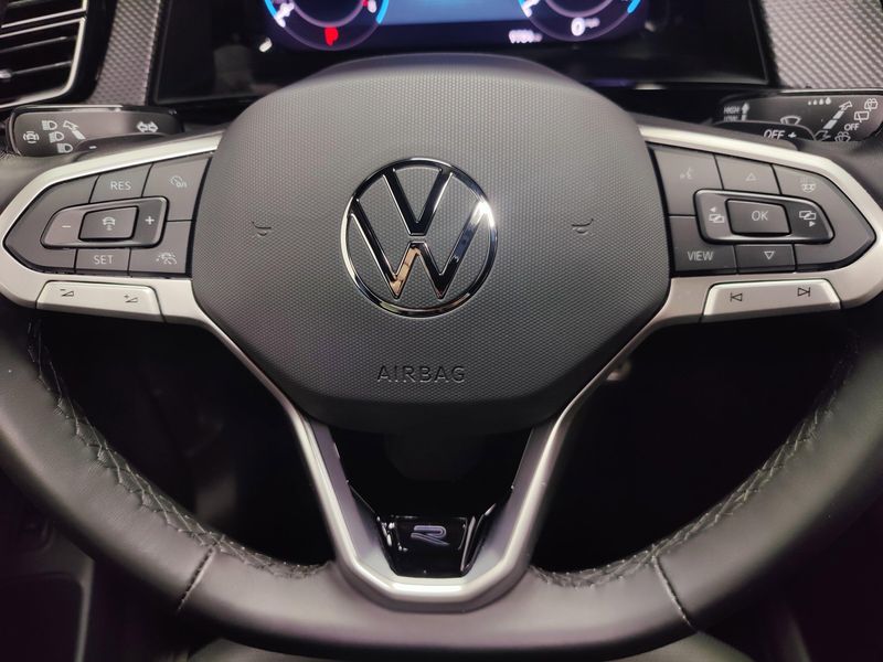 Used 2025 Volkswagen Atlas Cross Sport SEL AWD R-Line Black w/Sunroof/NavImage 32