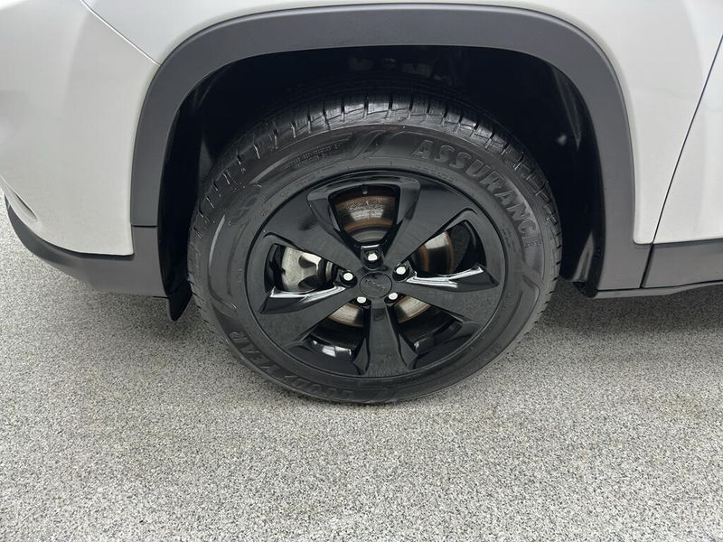 Used 2019 Jeep Cherokee AltitudeImage 7