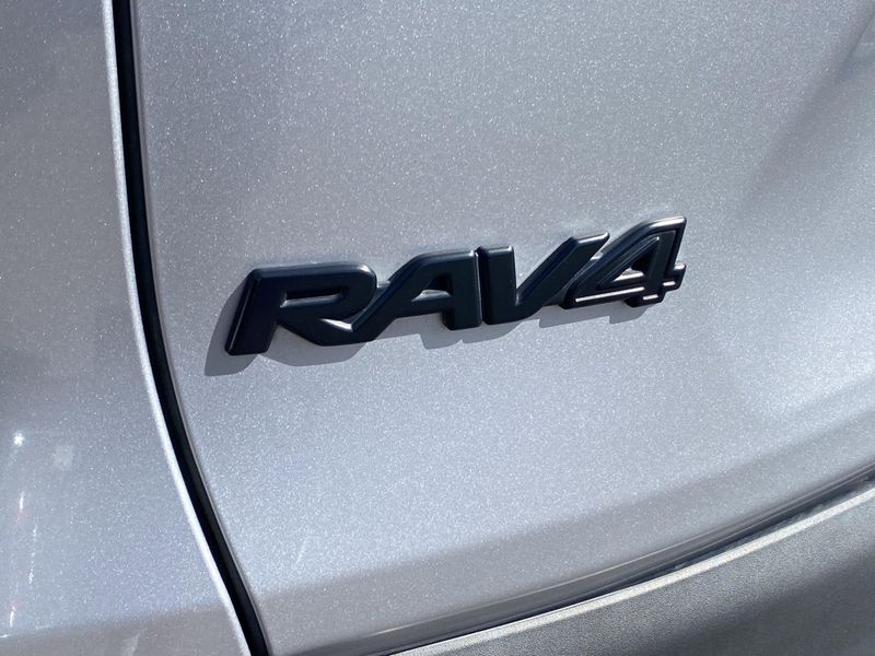 Used 2021 Toyota RAV4 XLEImage 4