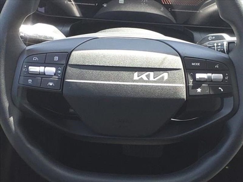 2025 Kia K4 LXSImage 9