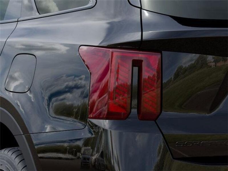 2025 Kia Sorento X-Line SXImage 11