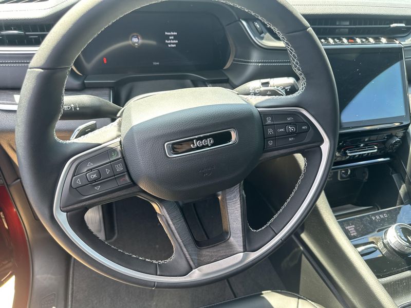 New 2025 Jeep Grand Cherokee L Limited 4x4Image 22