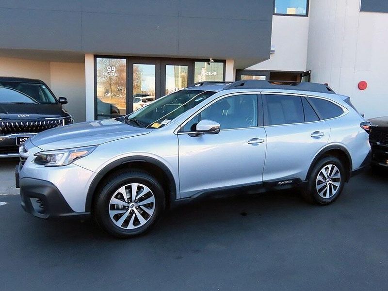 2022 Subaru Outback PremiumImage 1