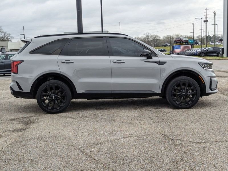 2022 Kia Sorento SX in a WOLF GRAY exterior color and Blackinterior. Johnson Dodge 601-693-6343 pixelmotiondemo.com 