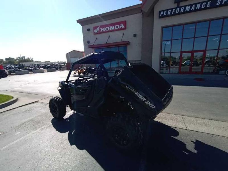 New 2025 Can-Am COMMANDER XT 60 700 