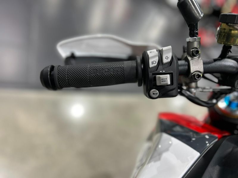 New 2025 Ducati HYPERMOTARD 950 SP Image 21