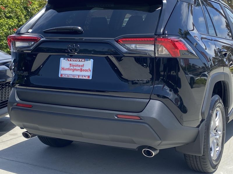 2025 Toyota RAV4 XLEImage 4