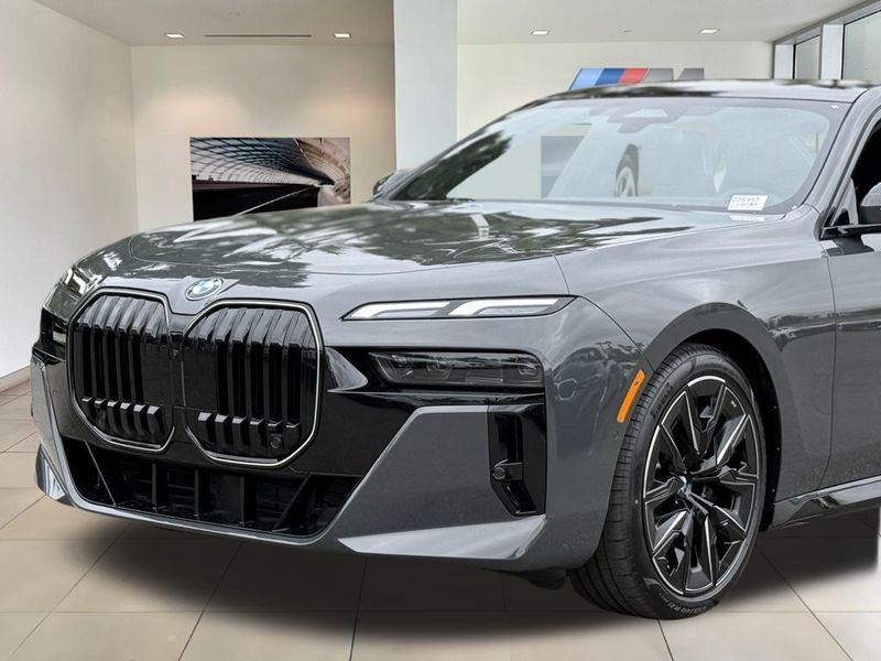 2025 BMW 7 Series 760i xDriveImage 10