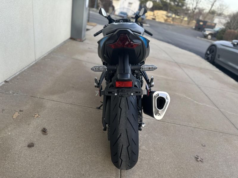 2025 Kawasaki Ninja ZX6RImage 5