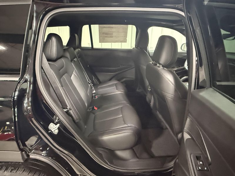 New 2026 Jeep Cherokee Limited 4x4Image 10