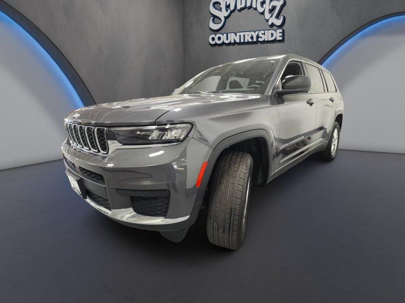 Used 2025 Jeep Grand Cherokee L Laredo V6 4x4 w/Luxury TechImage 5