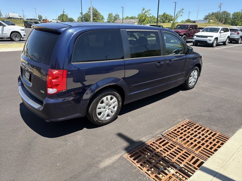 Used 2016 Dodge Grand Caravan SEImage 11