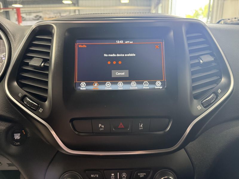 Used 2021 Jeep Cherokee Latitude PlusImage 29