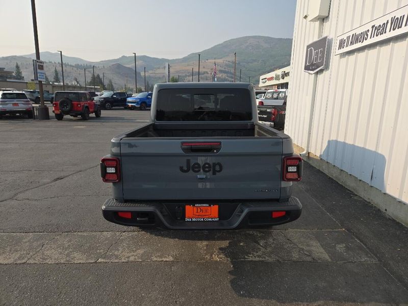 2025 Jeep Gladiator Sport photo 3