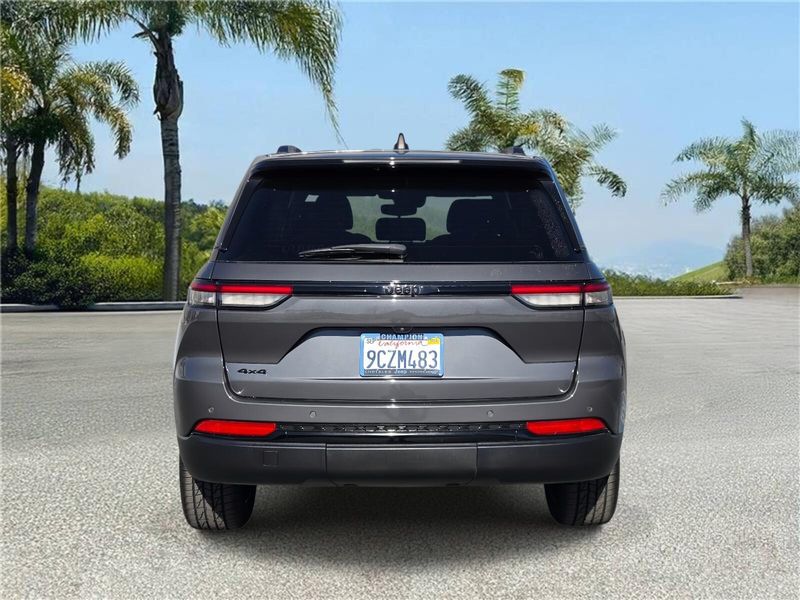 2023 Jeep Grand Cherokee Altitude photo 2