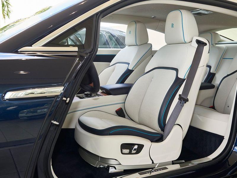 Used 2025 Rolls-Royce Spectre Image 13