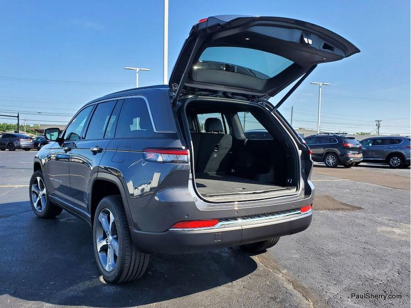 New 2025 Jeep Grand Cherokee Limited 4x4Image 12
