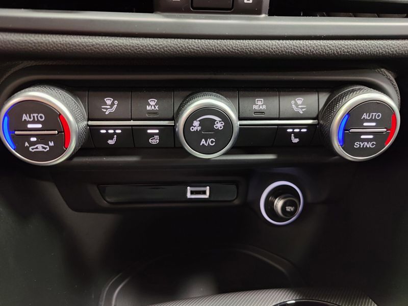 2024 Alfa Romeo Giulia Veloce AWD w/Sunroof/NavImage 22