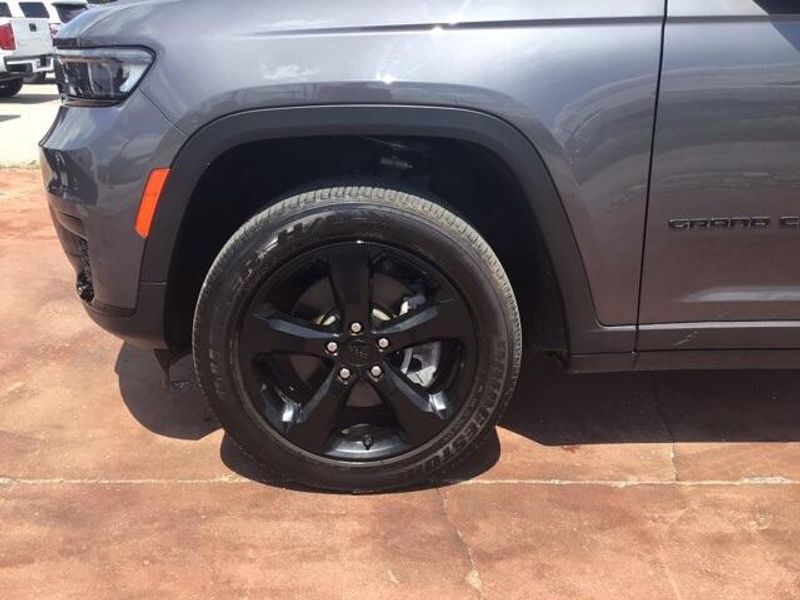 Used 2023 Jeep Grand Cherokee L AltitudeImage 19