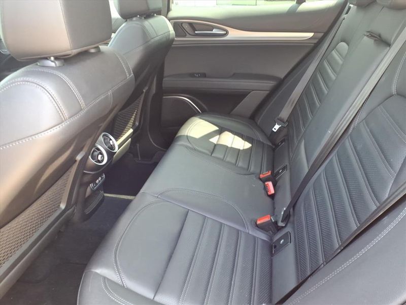 Used 2022 Alfa Romeo Stelvio VeloceImage 15
