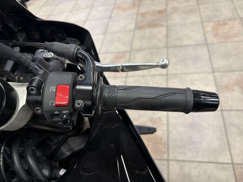 Used 2025 Yamaha YZF-R7 CA Image 24