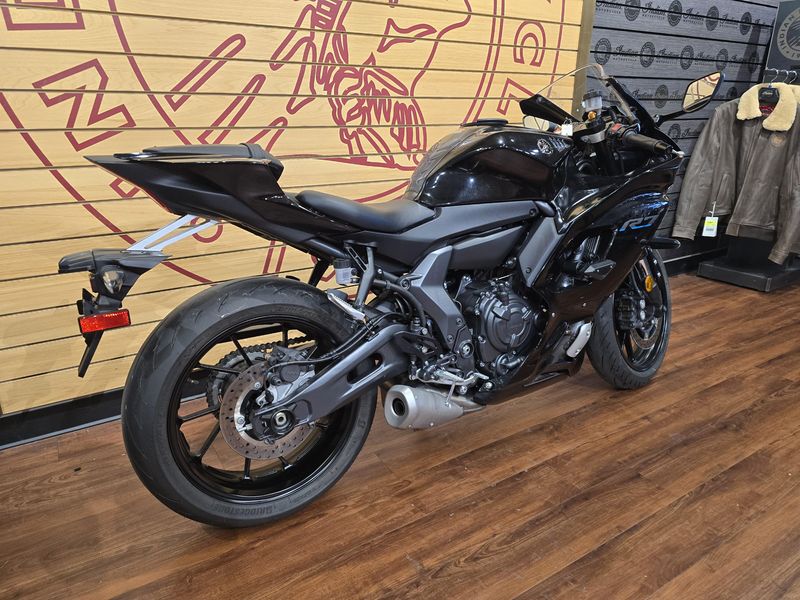 Used 2022 Yamaha YZF R7 Image 6