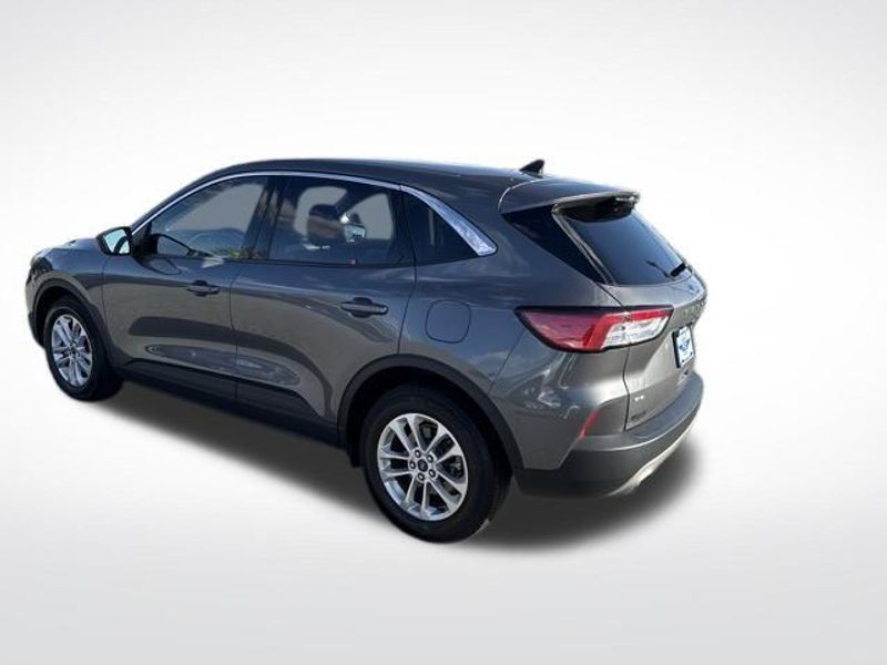 2022 Ford Escape SE Hybrid photo 3