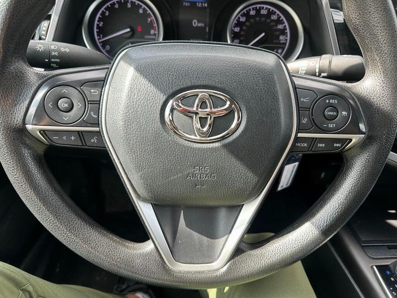 2023 Toyota Camry LE photo 3