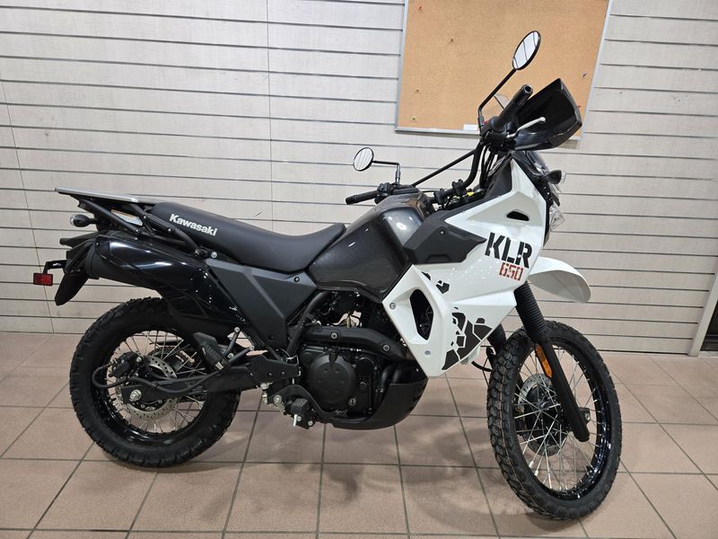 2025 Kawasaki KLR 650 PEARL CRYSTAL WHITE AND METALLIC CARBON GRAYImage 1