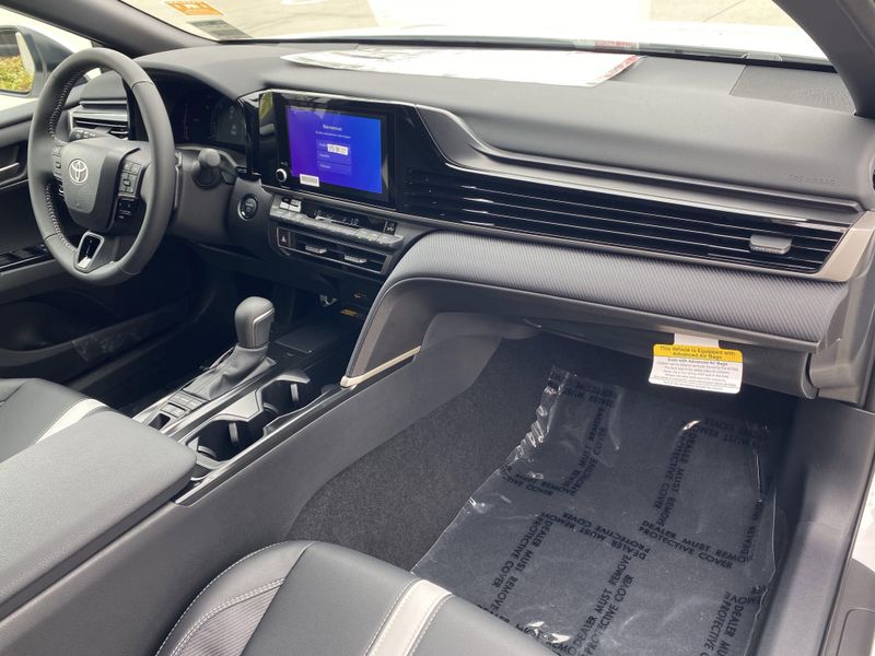 New 2025 Toyota Camry SEImage 9