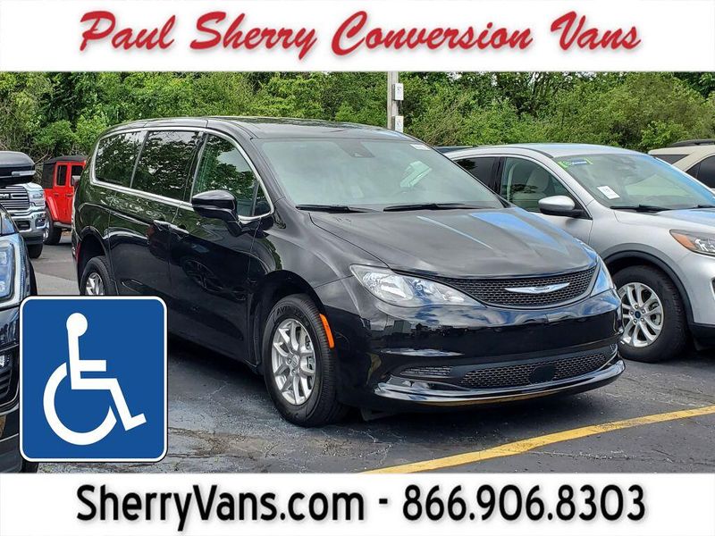 2025 Chrysler Voyager LXImage 1