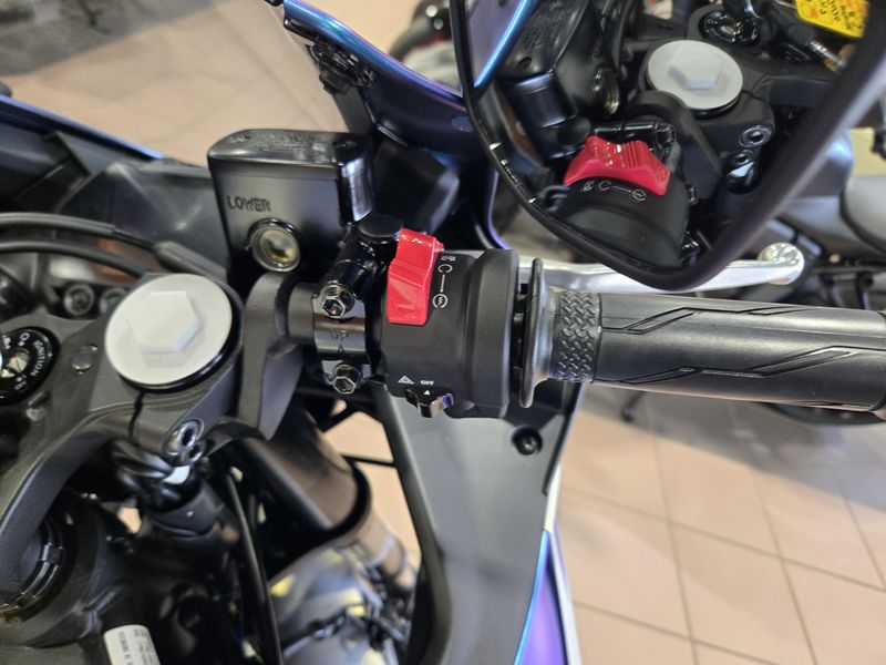 NEW 2025 YAMAHA YZFR3 ABS Image 15