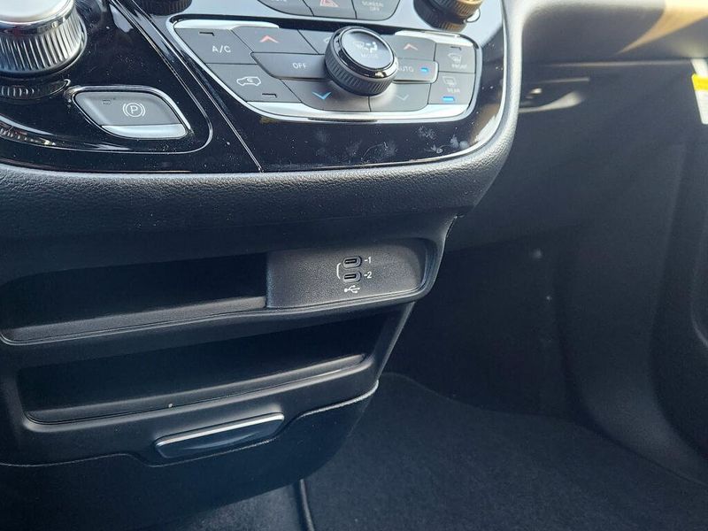 New 2026 Chrysler Voyager Lx