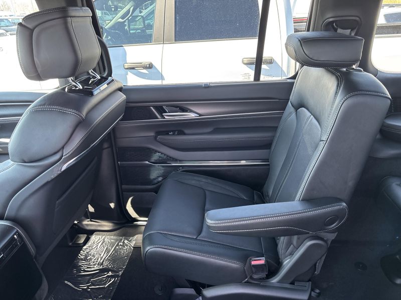 2026 Jeep Grand Wagoneer Summit Obsidian 4x4Image 29