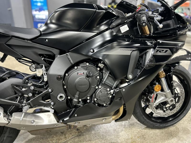 2025 Yamaha YZF-R1 Image 13