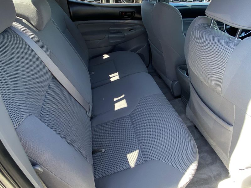 Used 2011 Toyota Tacoma Image 12