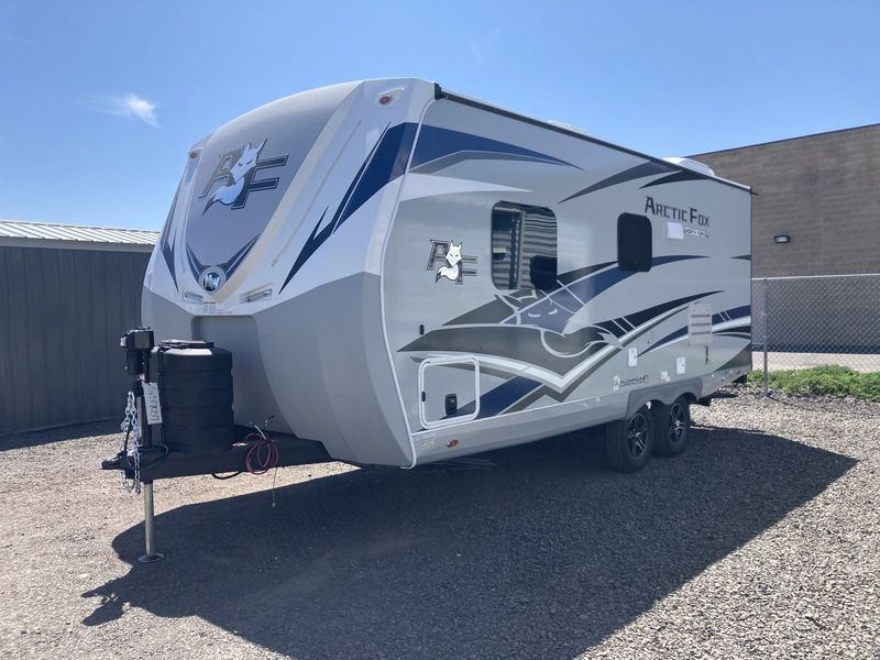 2023 ARCTIC FOX 22G  in a SOLITAIRE AZUL exterior color. Legacy Powersports 541-663-1111 legacypowersports.net 