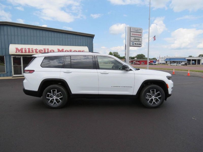 Used 2024 Jeep Grand Cherokee L Limited 4x4 4dr SUVImage 1