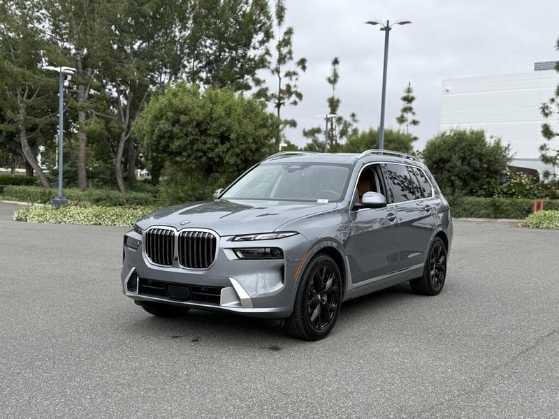 2025 BMW X7 xDrive40iImage 2